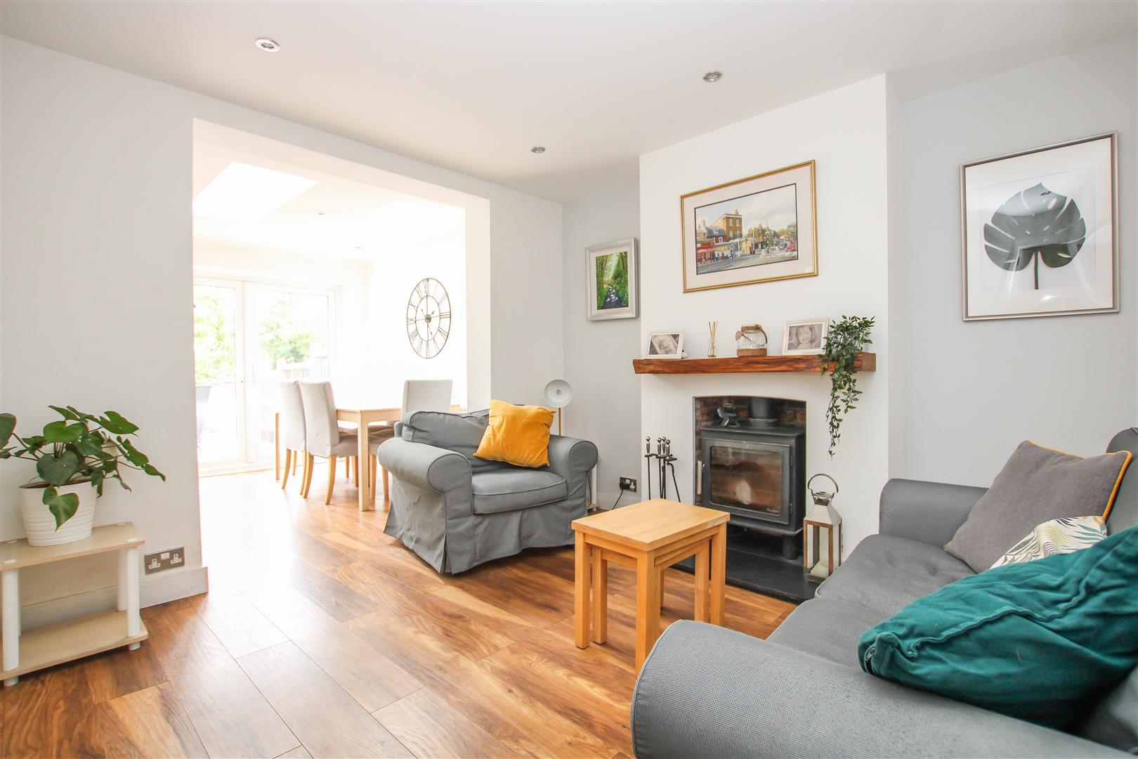 Western Avenue, Brentwood Keith Ashton